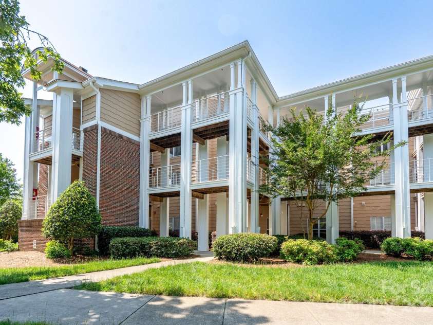 18511 Harborside Drive, Cornelius, NC 28031.  MLS# CAR4274110, YatesRealty ID 942. 