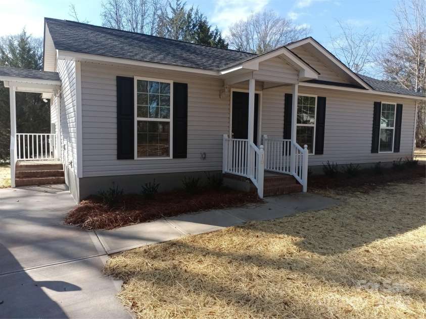 10 Turner Avenue, York, SC 29745.  MLS# CAR4332399, YatesRealty ID 9420. 