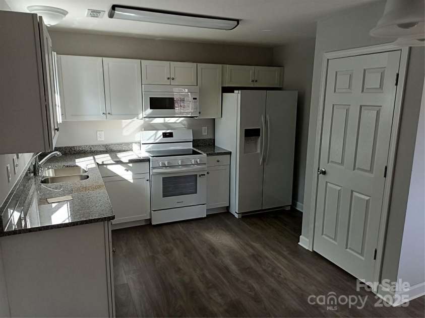 10 Turner Avenue, York, SC 29745.  MLS# CAR4332399, YatesRealty ID 9420. 