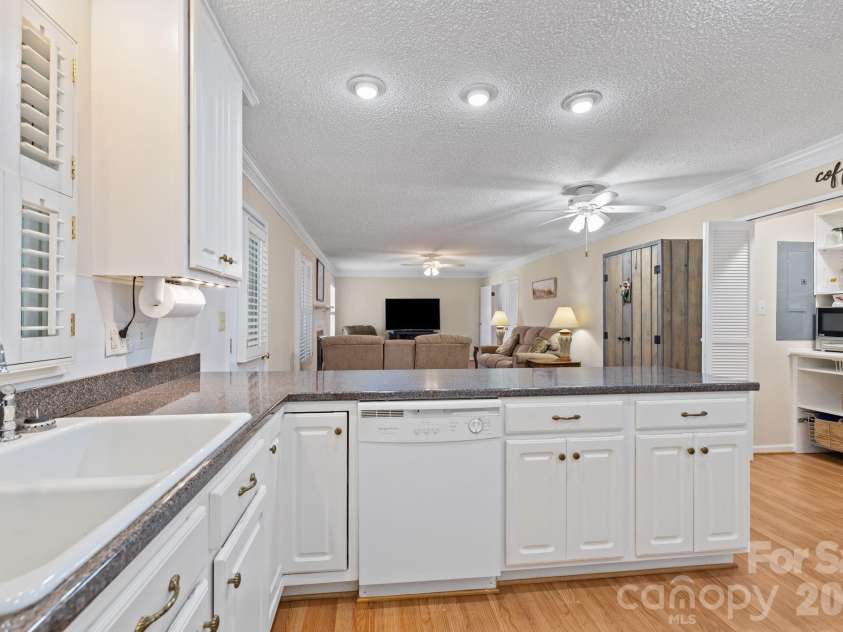 401 Downing Drive, Kings Mountain, NC 28086.  MLS# CAR4359473, YatesRealty ID 9420. 