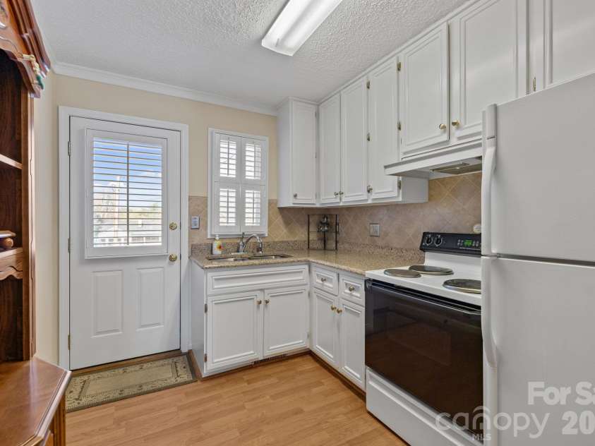 401 Downing Drive, Kings Mountain, NC 28086.  MLS# CAR4359473, YatesRealty ID 9420. 