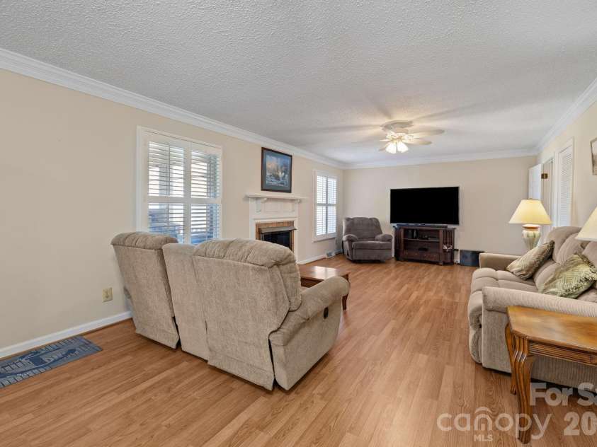 401 Downing Drive, Kings Mountain, NC 28086.  MLS# CAR4359473, YatesRealty ID 9420. 