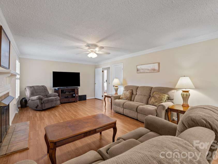 401 Downing Drive, Kings Mountain, NC 28086.  MLS# CAR4359473, YatesRealty ID 9420. 