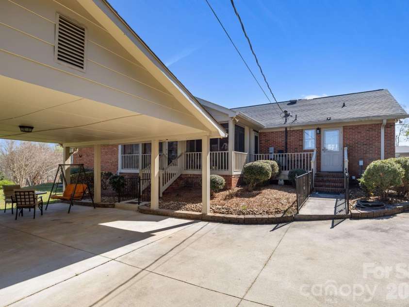 401 Downing Drive, Kings Mountain, NC 28086.  MLS# CAR4359473, YatesRealty ID 9420. 