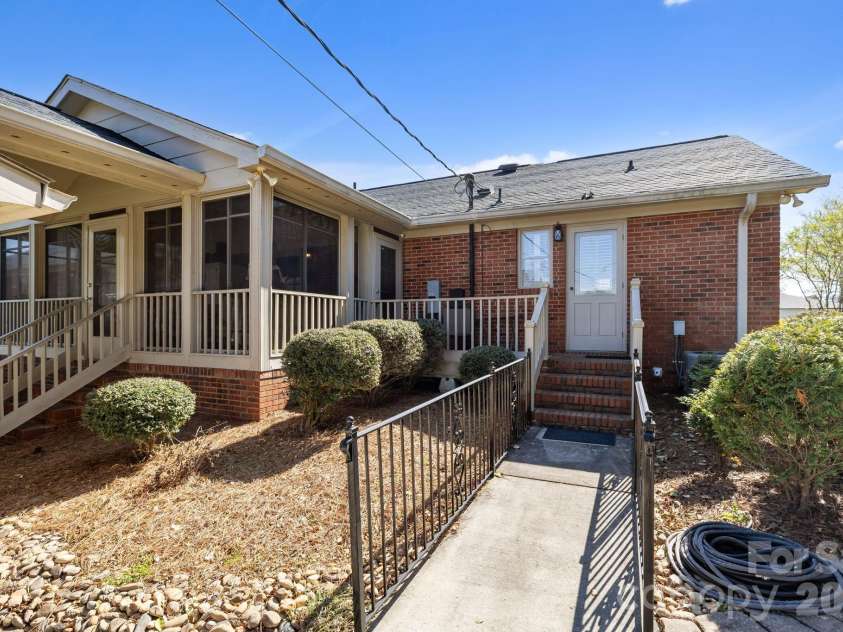 401 Downing Drive, Kings Mountain, NC 28086.  MLS# CAR4359473, YatesRealty ID 9420. 