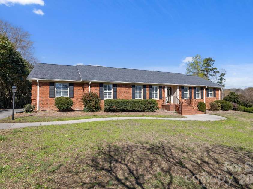 401 Downing Drive, Kings Mountain, NC 28086.  MLS# CAR4359473, YatesRealty ID 9420. 