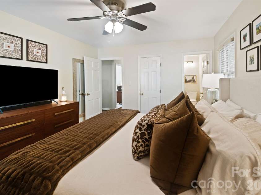 138 Dovershire Road, Charlotte, NC 28270.  MLS# CAR4364678, YatesRealty ID 9421. 