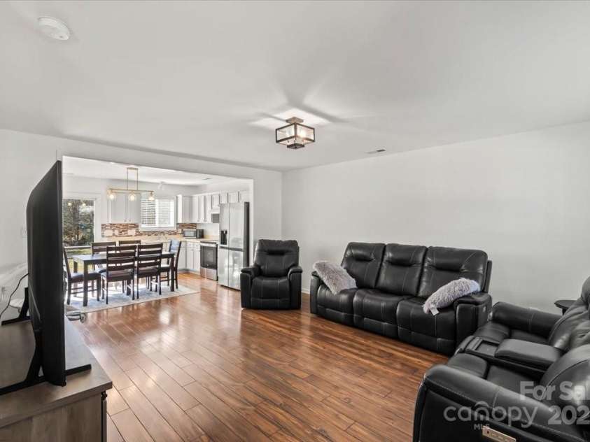 10337 Hugue Way, Charlotte, NC 28214.  MLS# CAR4226522, YatesRealty ID 9422. 