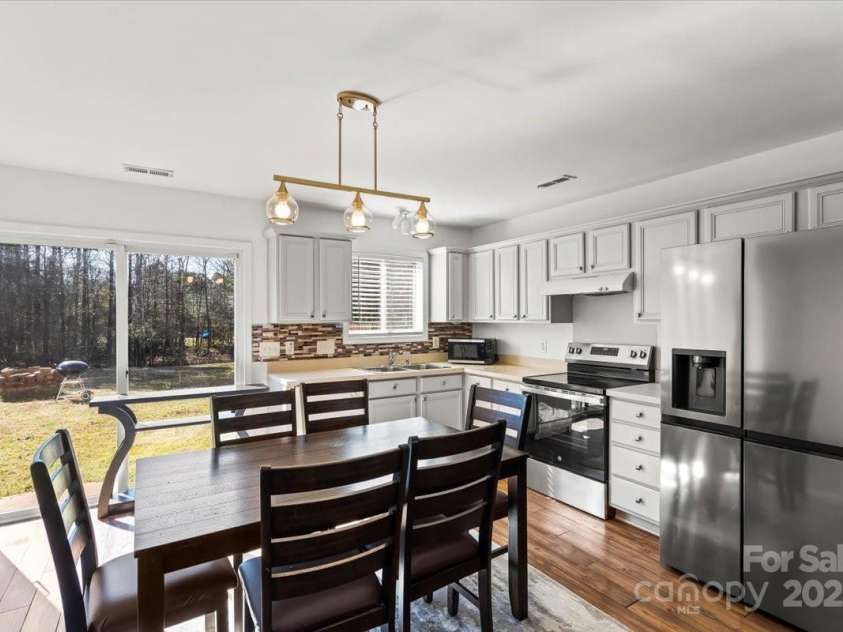 10337 Hugue Way, Charlotte, NC 28214.  MLS# CAR4226522, YatesRealty ID 9422. 