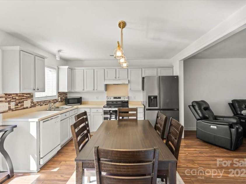 10337 Hugue Way, Charlotte, NC 28214.  MLS# CAR4226522, YatesRealty ID 9422. 