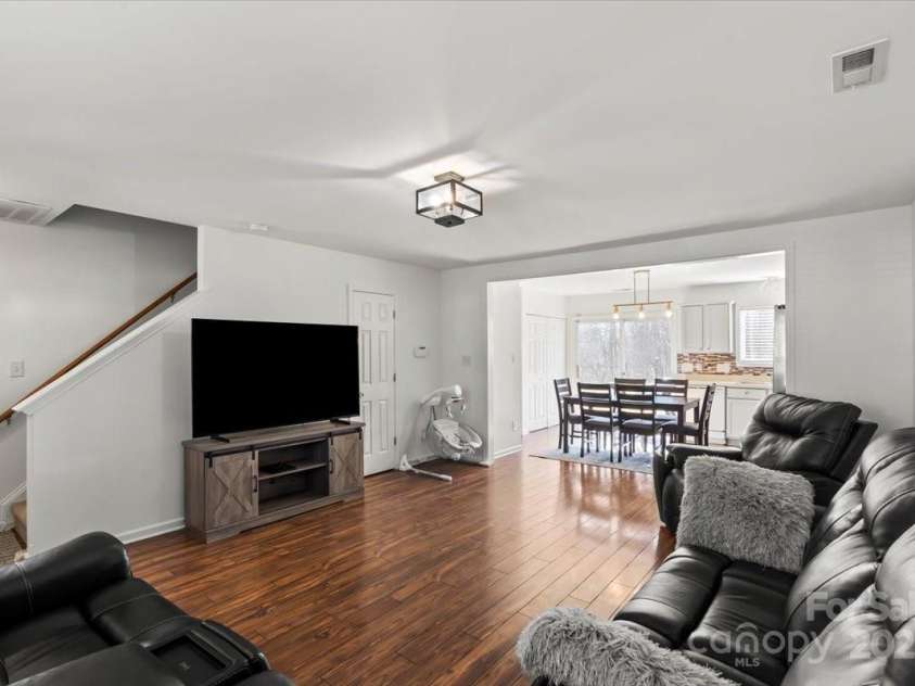 10337 Hugue Way, Charlotte, NC 28214.  MLS# CAR4226522, YatesRealty ID 9422. 