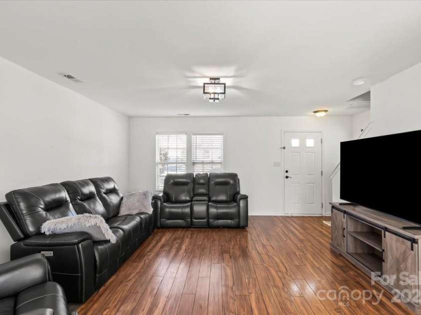 10337 Hugue Way, Charlotte, NC 28214.  MLS# CAR4226522, YatesRealty ID 9422. 