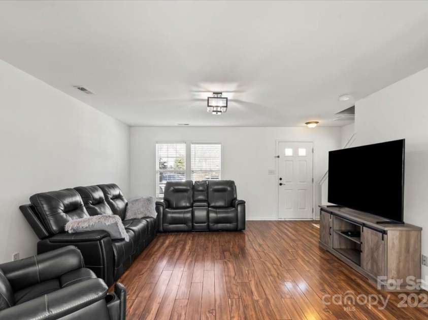 10337 Hugue Way, Charlotte, NC 28214.  MLS# CAR4226522, YatesRealty ID 9422. 