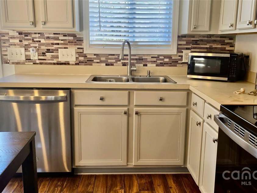 10337 Hugue Way, Charlotte, NC 28214.  MLS# CAR4226522, YatesRealty ID 9422. Brand new dishwaser intalled March 17