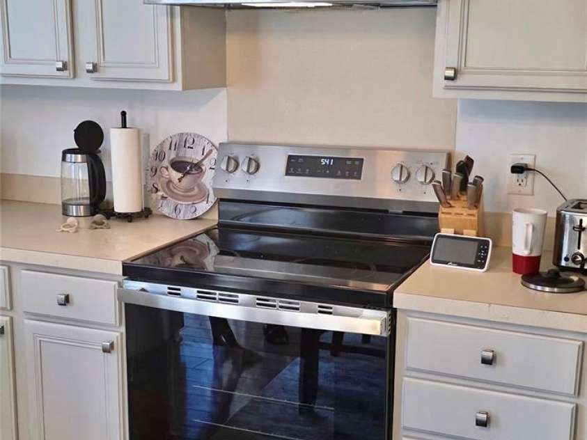 10337 Hugue Way, Charlotte, NC 28214.  MLS# CAR4226522, YatesRealty ID 9422. Brand new replace Vent Hood