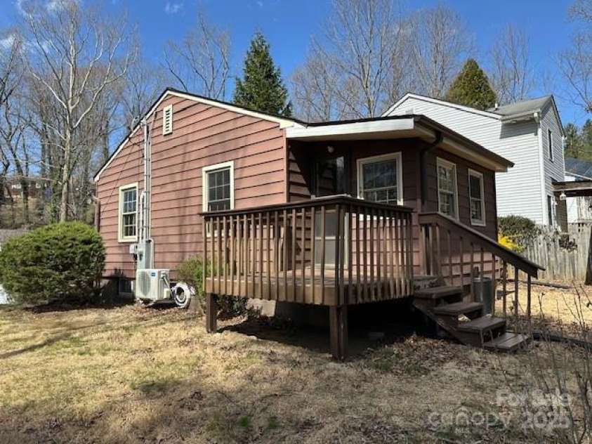 16 Castle Street, Asheville, NC 28803.  MLS# CAR4219214, YatesRealty ID 9423. 