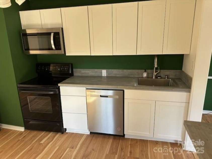 16 Castle Street, Asheville, NC 28803.  MLS# CAR4219214, YatesRealty ID 9423. 