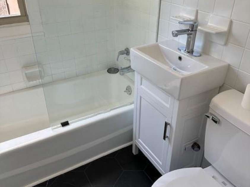 16 Castle Street, Asheville, NC 28803.  MLS# CAR4219214, YatesRealty ID 9423. 