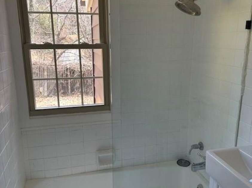 16 Castle Street, Asheville, NC 28803.  MLS# CAR4219214, YatesRealty ID 9423. 