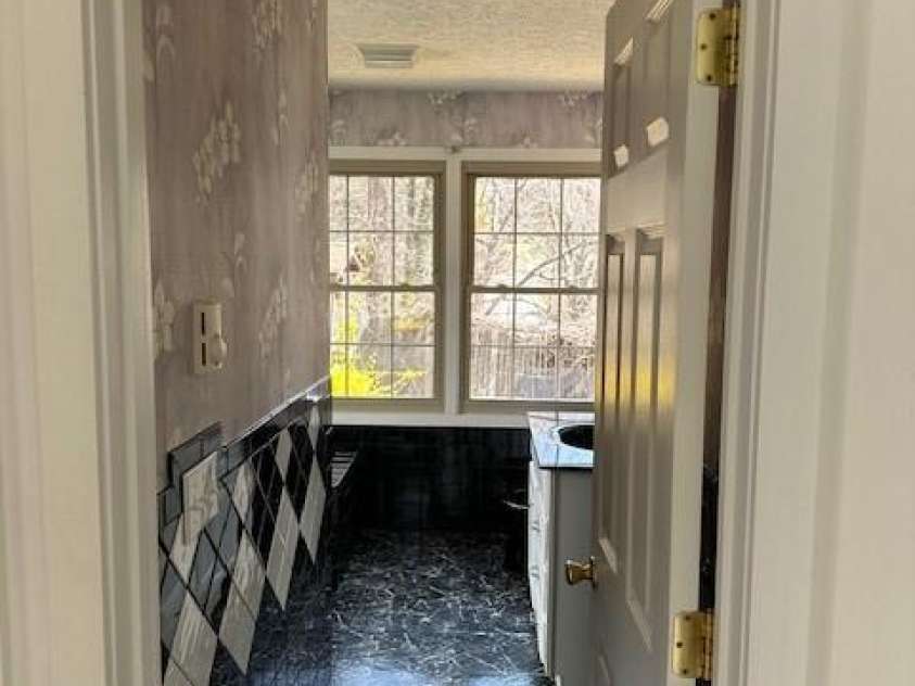 16 Castle Street, Asheville, NC 28803.  MLS# CAR4219214, YatesRealty ID 9423. 