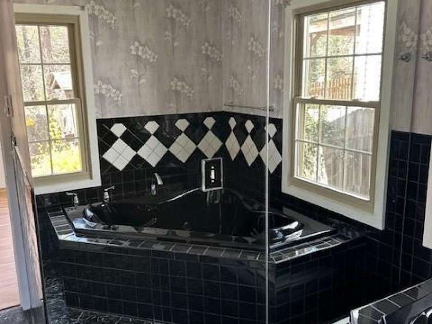 16 Castle Street, Asheville, NC 28803.  MLS# CAR4219214, YatesRealty ID 9423. 