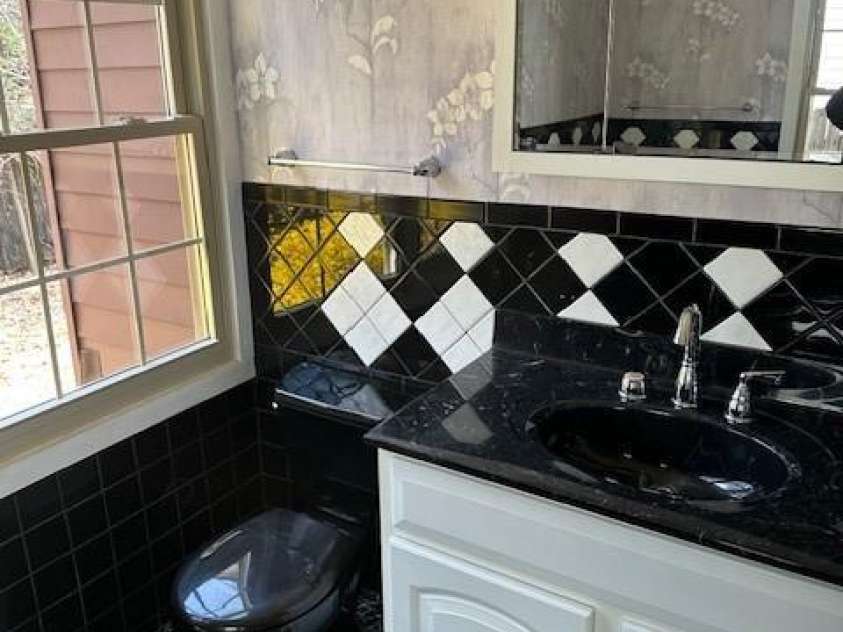 16 Castle Street, Asheville, NC 28803.  MLS# CAR4219214, YatesRealty ID 9423. 