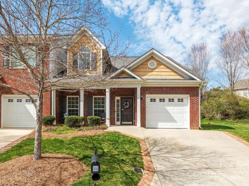 4015 Broadview Lane, Gastonia, NC 28056.  MLS# CAR4248590, YatesRealty ID 9424. 