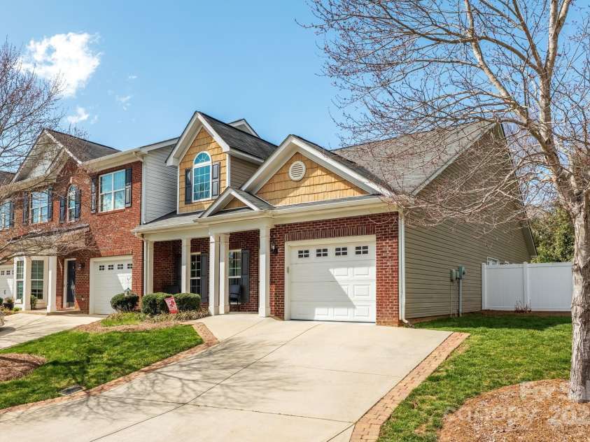 4015 Broadview Lane, Gastonia, NC 28056.  MLS# CAR4248590, YatesRealty ID 9424. 