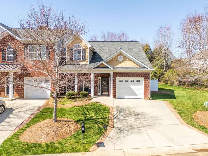 4015 Broadview Lane, Gastonia, NC 28056.  MLS# CAR4248590, YatesRealty ID 9424. 