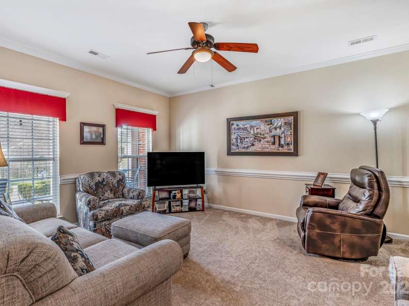 4015 Broadview Lane, Gastonia, NC 28056.  MLS# CAR4248590, YatesRealty ID 9424. 
