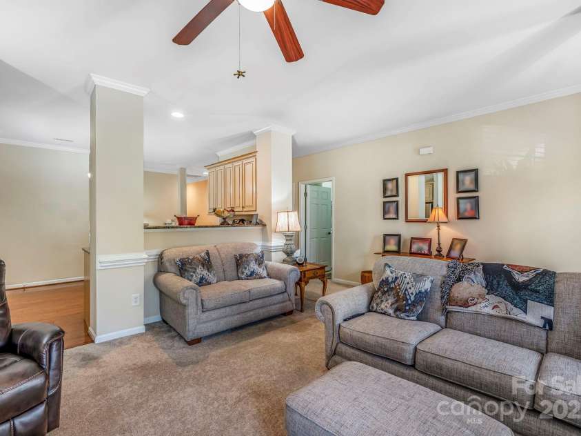 4015 Broadview Lane, Gastonia, NC 28056.  MLS# CAR4248590, YatesRealty ID 9424. 