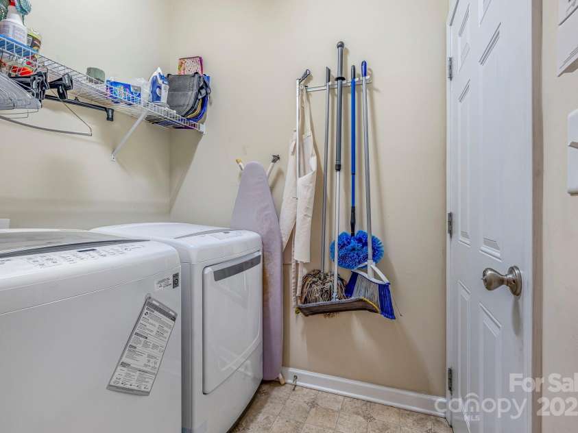 4015 Broadview Lane, Gastonia, NC 28056.  MLS# CAR4248590, YatesRealty ID 9424. 