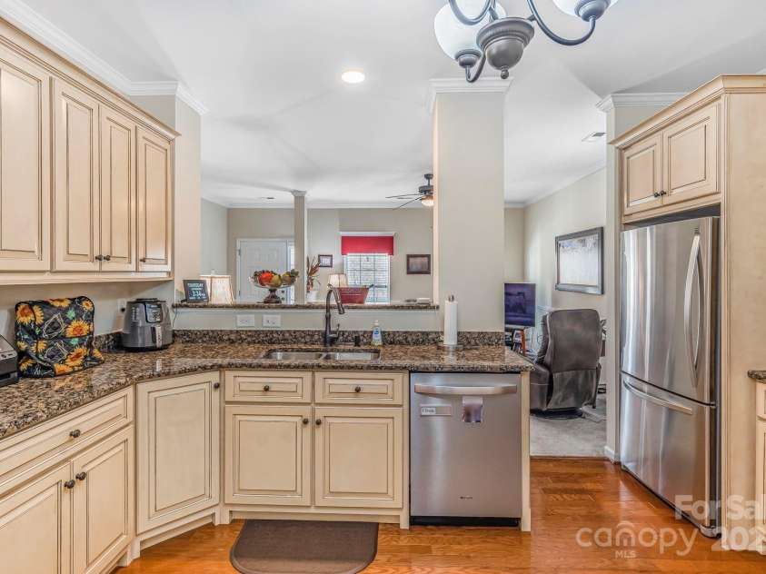 4015 Broadview Lane, Gastonia, NC 28056.  MLS# CAR4248590, YatesRealty ID 9424. 