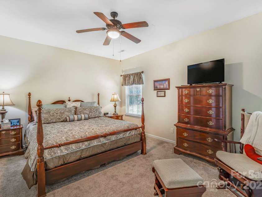 4015 Broadview Lane, Gastonia, NC 28056.  MLS# CAR4248590, YatesRealty ID 9424. 