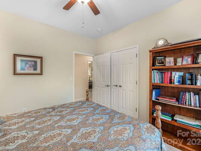 4015 Broadview Lane, Gastonia, NC 28056.  MLS# CAR4248590, YatesRealty ID 9424. 