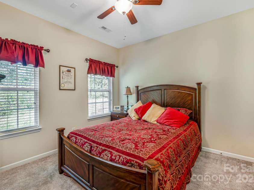 4015 Broadview Lane, Gastonia, NC 28056.  MLS# CAR4248590, YatesRealty ID 9424. 