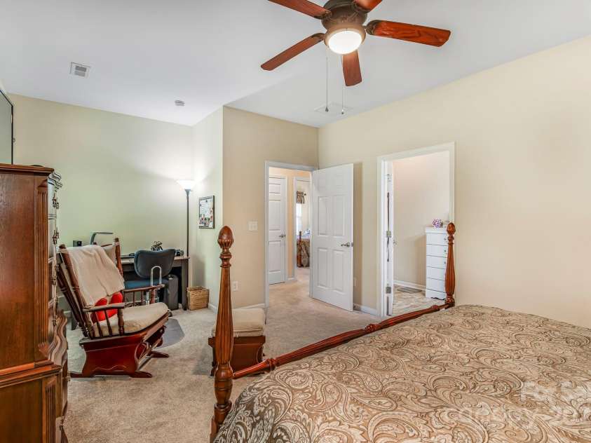 4015 Broadview Lane, Gastonia, NC 28056.  MLS# CAR4248590, YatesRealty ID 9424. 