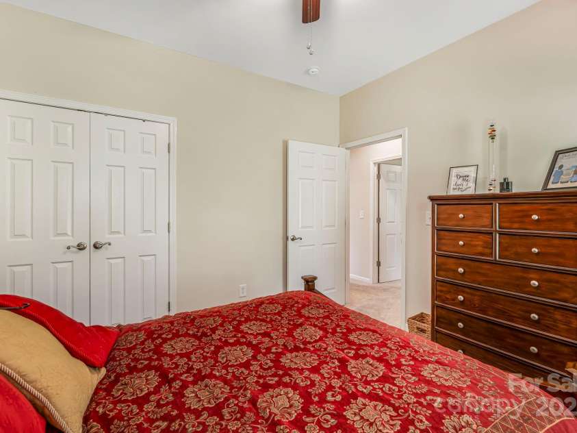 4015 Broadview Lane, Gastonia, NC 28056.  MLS# CAR4248590, YatesRealty ID 9424. 