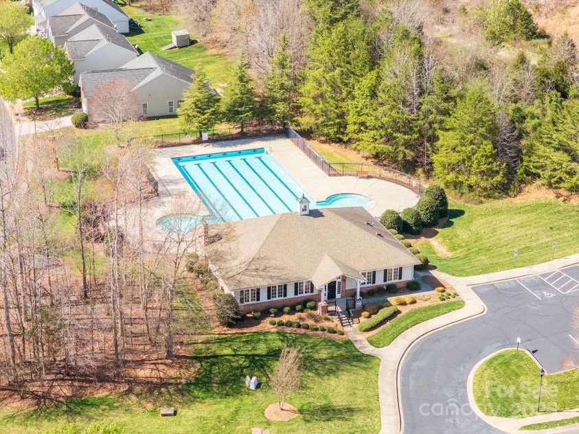 4015 Broadview Lane, Gastonia, NC 28056.  MLS# CAR4248590, YatesRealty ID 9424. 