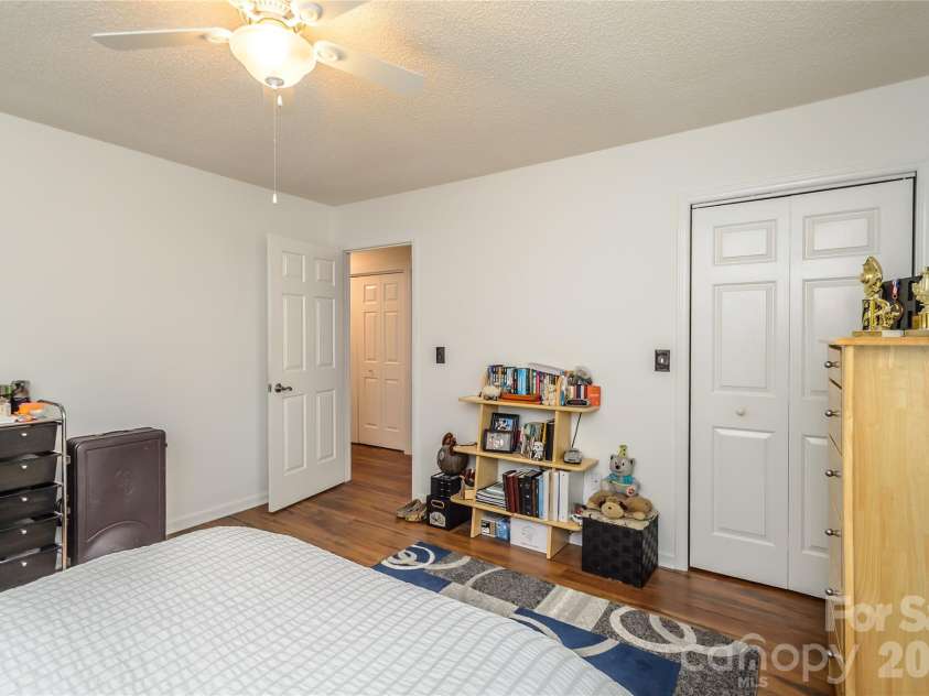 5164 Olde School Drive, Hickory, NC 28602.  MLS# CAR4352068, YatesRealty ID 9425. 