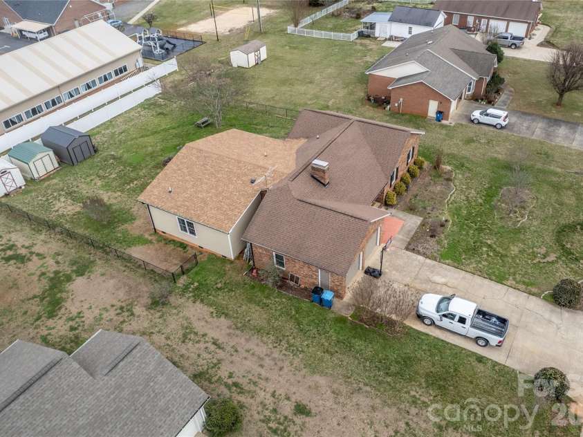 5164 Olde School Drive, Hickory, NC 28602.  MLS# CAR4352068, YatesRealty ID 9425. 