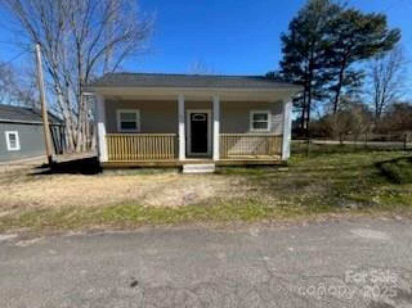 567 5th Street, Chester, SC 29706.  MLS# CAR4250286, YatesRealty ID 9425. 