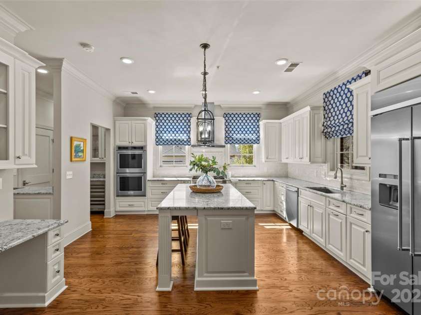 2251 Selwyn Avenue, Charlotte, NC 28207.  MLS# CAR4227774, YatesRealty ID 9426. 