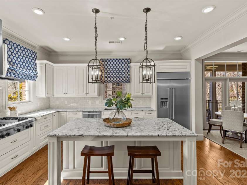 2251 Selwyn Avenue, Charlotte, NC 28207.  MLS# CAR4227774, YatesRealty ID 9426. 