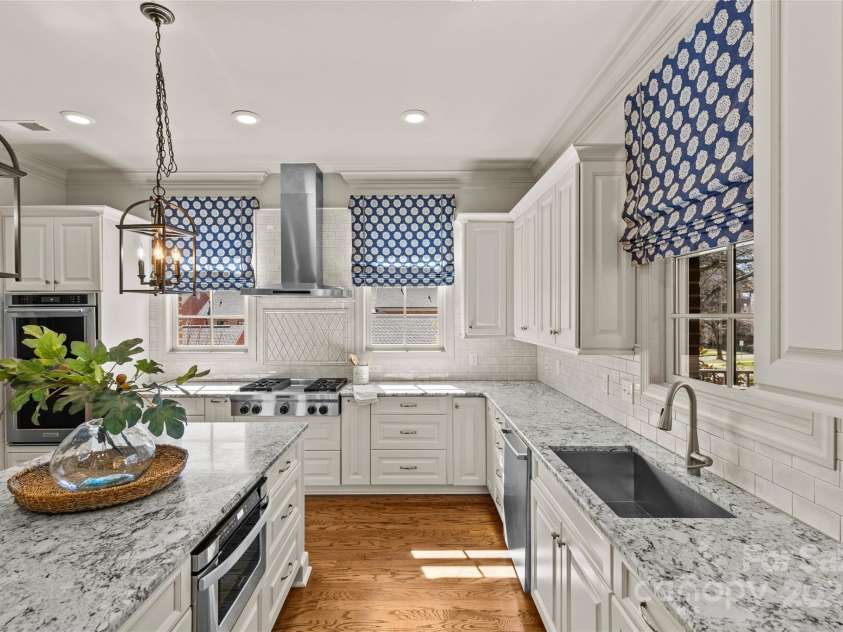 2251 Selwyn Avenue, Charlotte, NC 28207.  MLS# CAR4227774, YatesRealty ID 9426. 