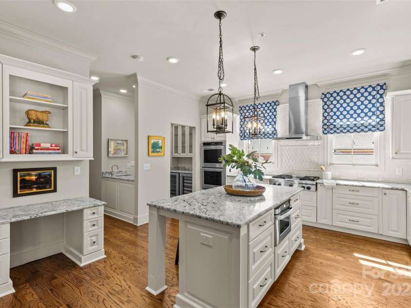 2251 Selwyn Avenue, Charlotte, NC 28207.  MLS# CAR4227774, YatesRealty ID 9426. 