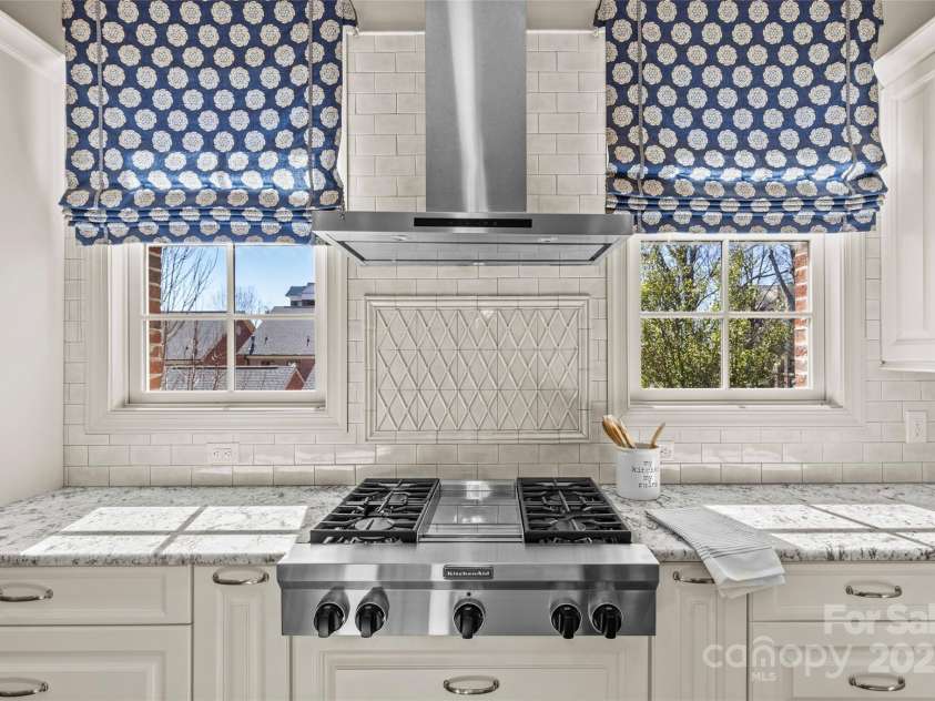 2251 Selwyn Avenue, Charlotte, NC 28207.  MLS# CAR4227774, YatesRealty ID 9426. 