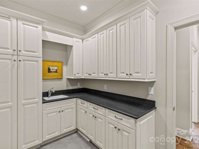 2251 Selwyn Avenue, Charlotte, NC 28207.  MLS# CAR4227774, YatesRealty ID 9426. 