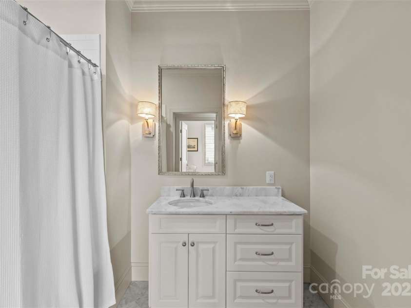 2251 Selwyn Avenue, Charlotte, NC 28207.  MLS# CAR4227774, YatesRealty ID 9426. 