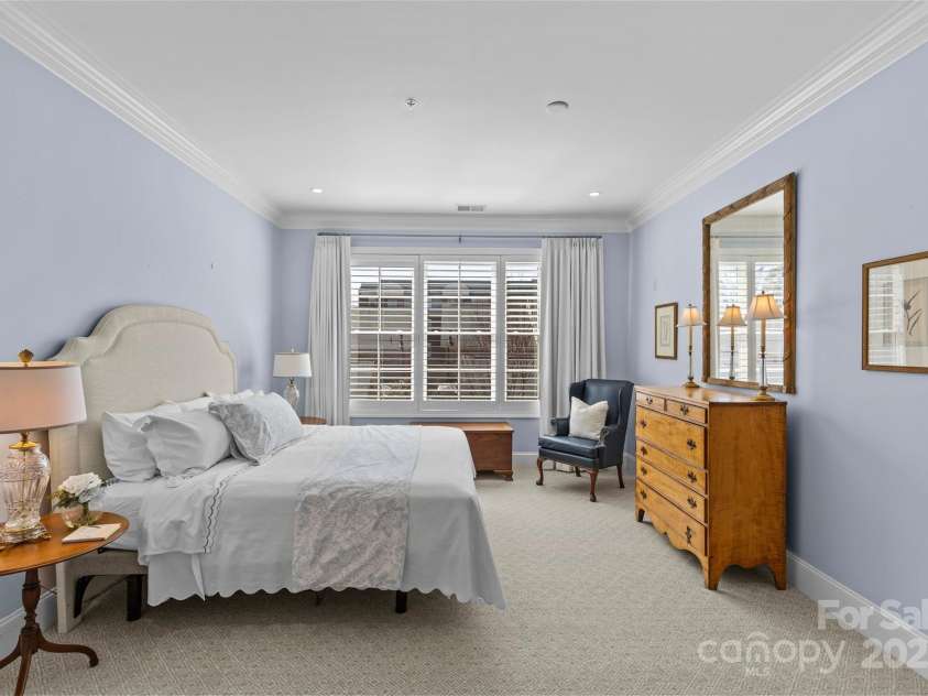 2251 Selwyn Avenue, Charlotte, NC 28207.  MLS# CAR4227774, YatesRealty ID 9426. 